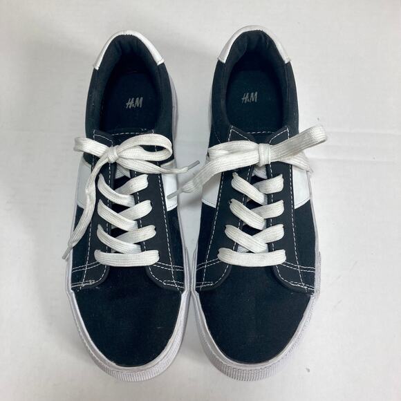 Black and white canvas sneakers by H&M in youth size 5.5 = women’s size 7 - Picture 8 of 8